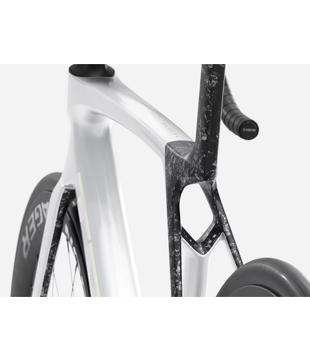 Trek Madone SL 7 Gen 8 Gloss Crystal White/Matte Deep Smoke