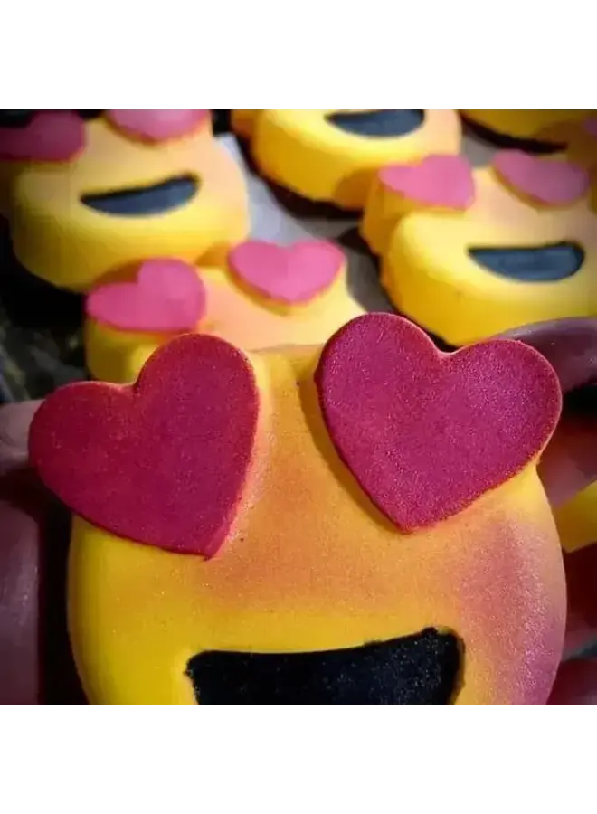Heart Eyes Bath Bombs