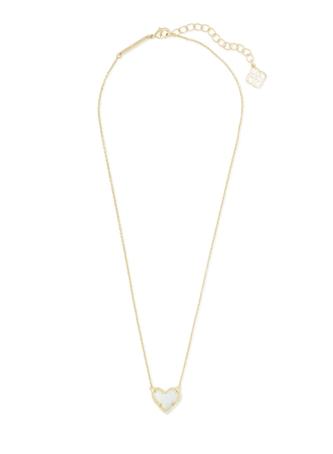 Ari Heart Short Pendant Necklace