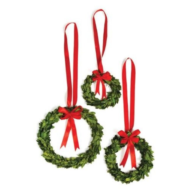 Boxwood Wreath w/Ribbon