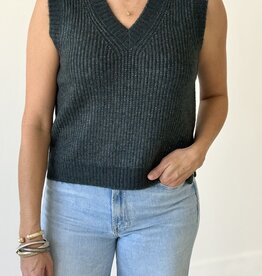 Peyton Sweater Vest Forest