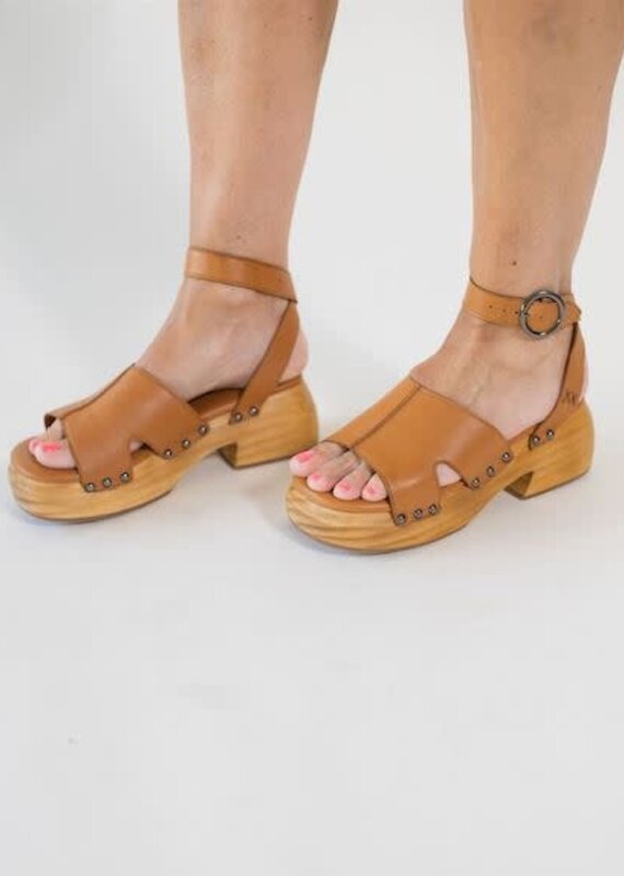 Free People Carson Clog Luggage Leather