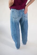 Hidden Sammie Patch Pocket Barrel Jean