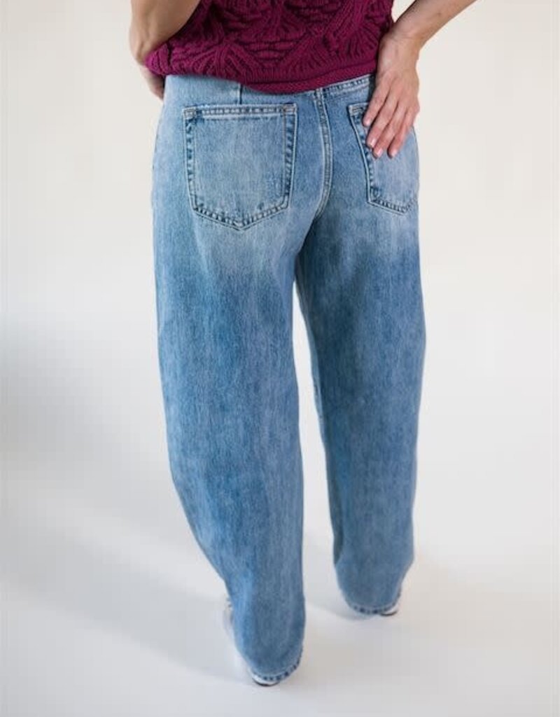Hidden Sammie Patch Pocket Barrel Jean