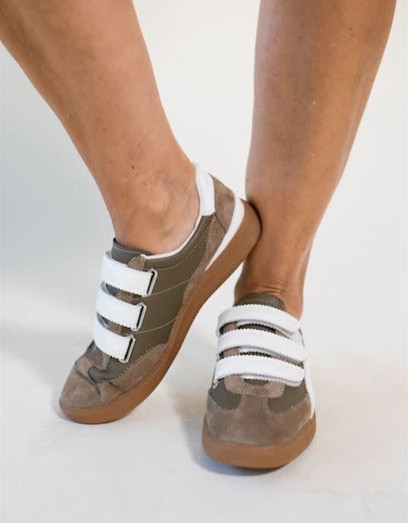 Coconuts by Matisse Lizzie Sneaker Brown Multi