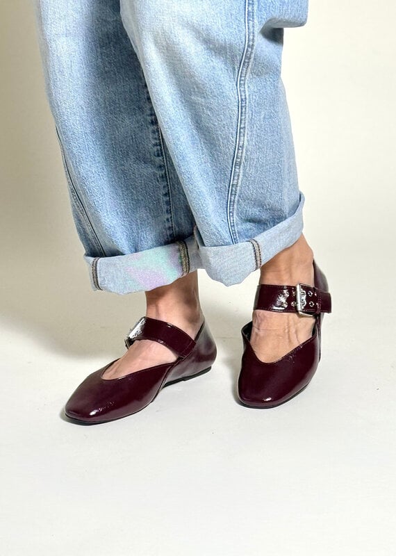 Shu Shop Aspen Flat Wine