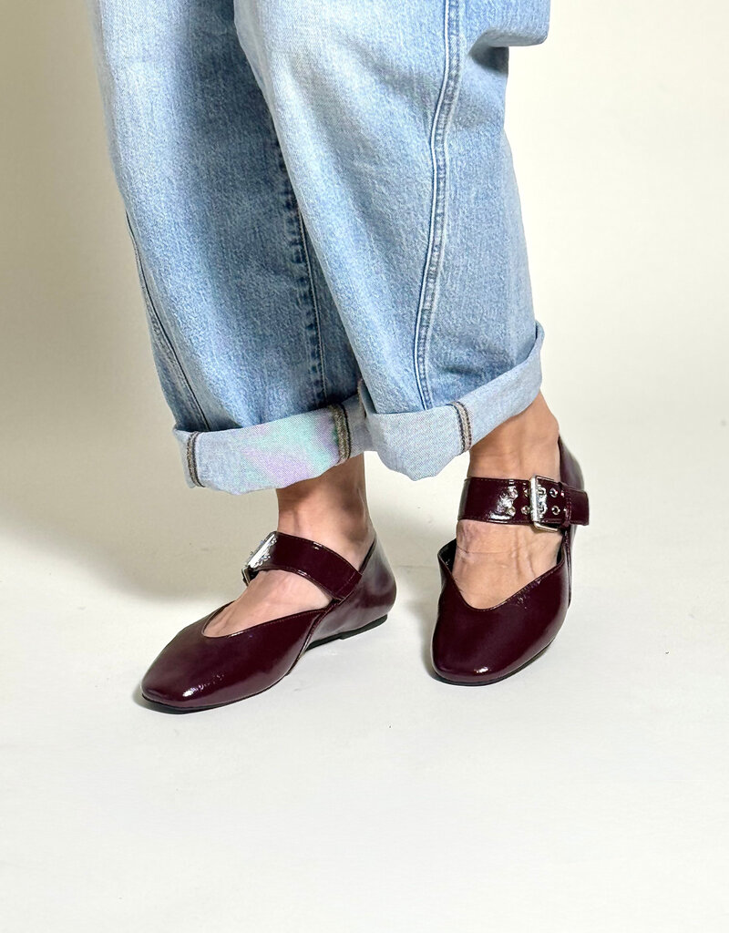 Shu Shop Aspen Flat Wine