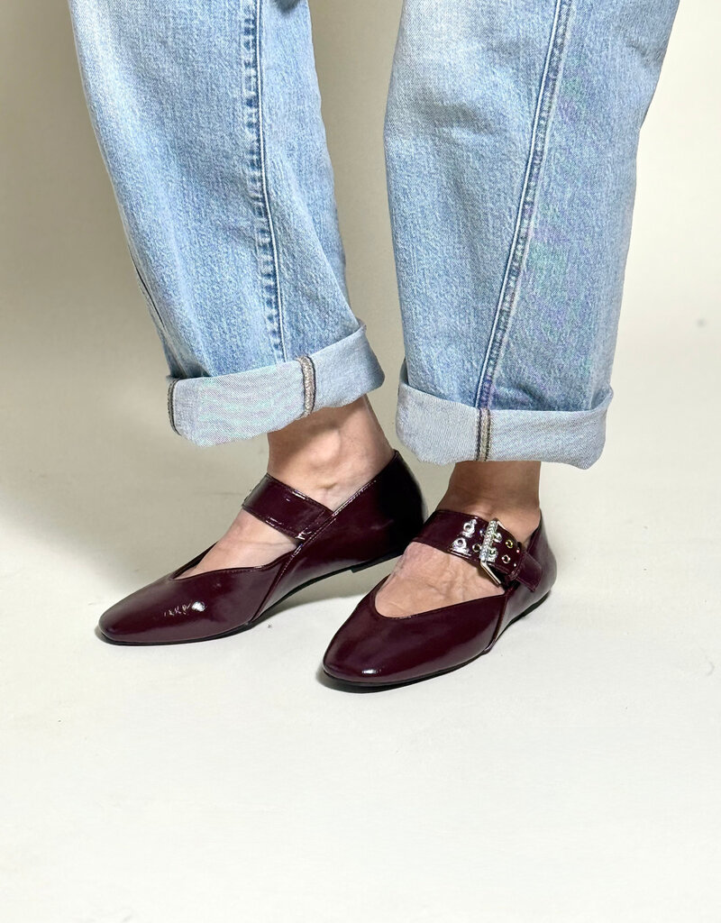 Shu Shop Aspen Flat Wine