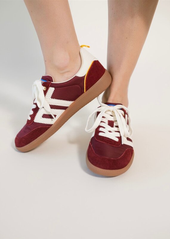 Back 70 Ghost N Sneaker Wine