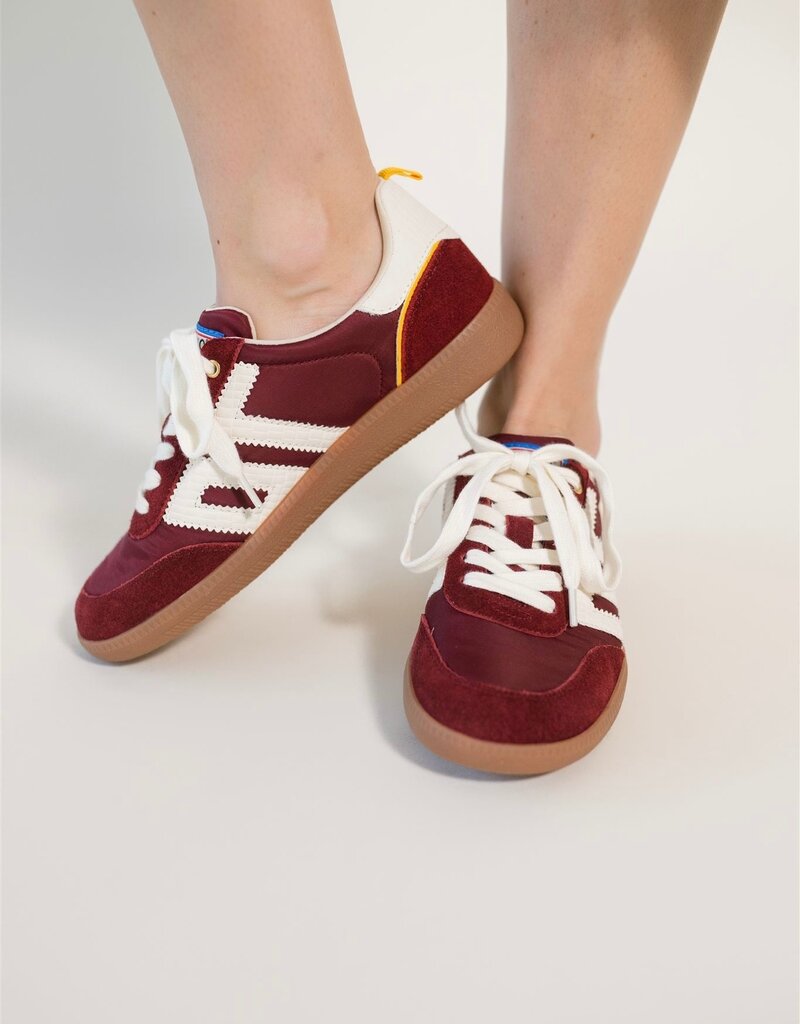 Back 70 Ghost N Sneaker Wine