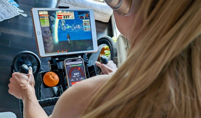 10 Avantages de Rouler sur un Vélo Intérieur sur Zwift Pendant les Mois d'Hiver 