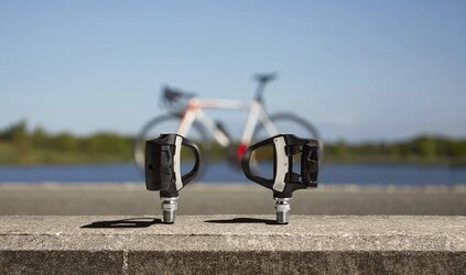 Naviguer dans le Monde des Capteurs de Puissance de Pédales: L'Impression de l'Équipe Davélo!