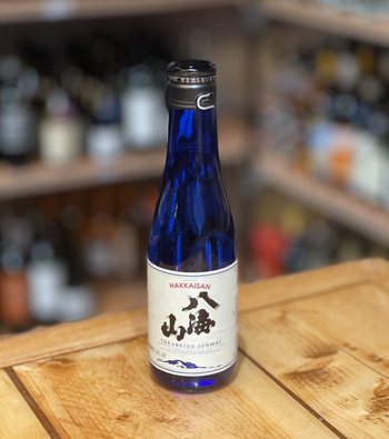 New Hakkaisan Tokubetsu Junmai Sake (BLUE) 300ml