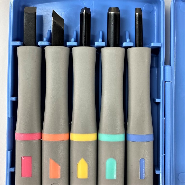 Yoshiharu Yoshiharu Mokuhanga Carving Knife Set - Left Hand (set of 5 in blue case)