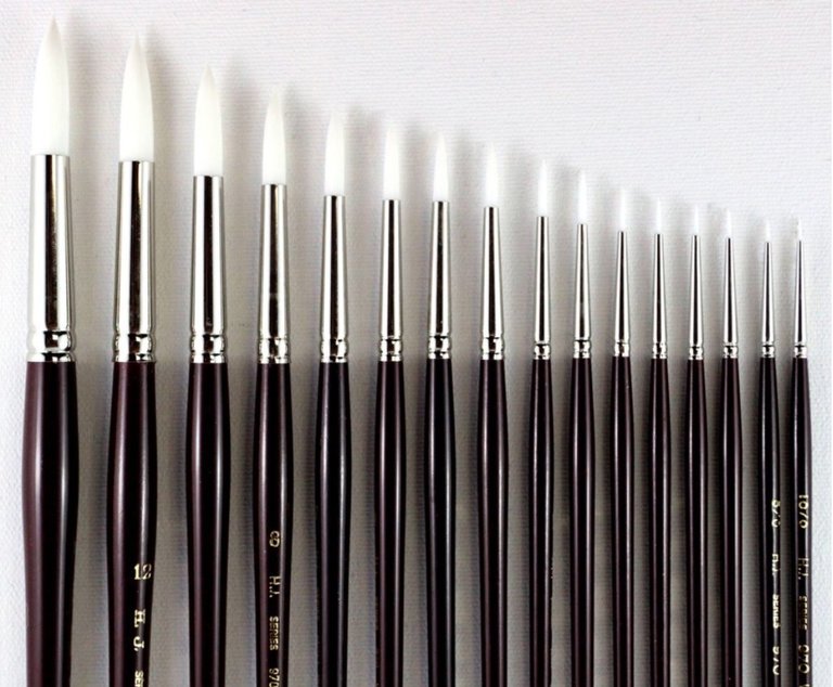 Heinz Jordan White Taklon Brush 970 - Round (Short Handle)