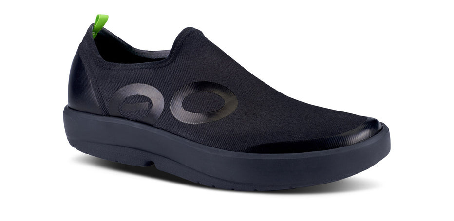 OOFOS OOMG MEN'S EEZEE CANVAS LOW-BLACK