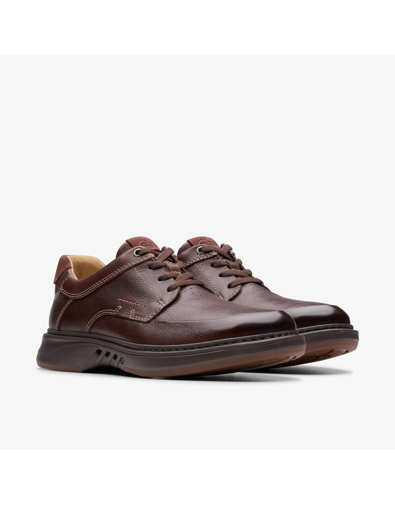 CLARKS MEN'S UN BRILEY LACE-MAHOGANY