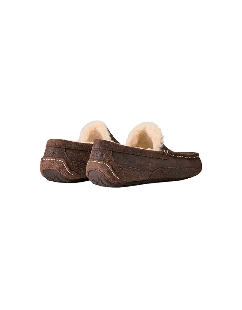UGG MEN'S ASCOT DISTRESSED LEATHER SLIPPER-DUSTED COCOA