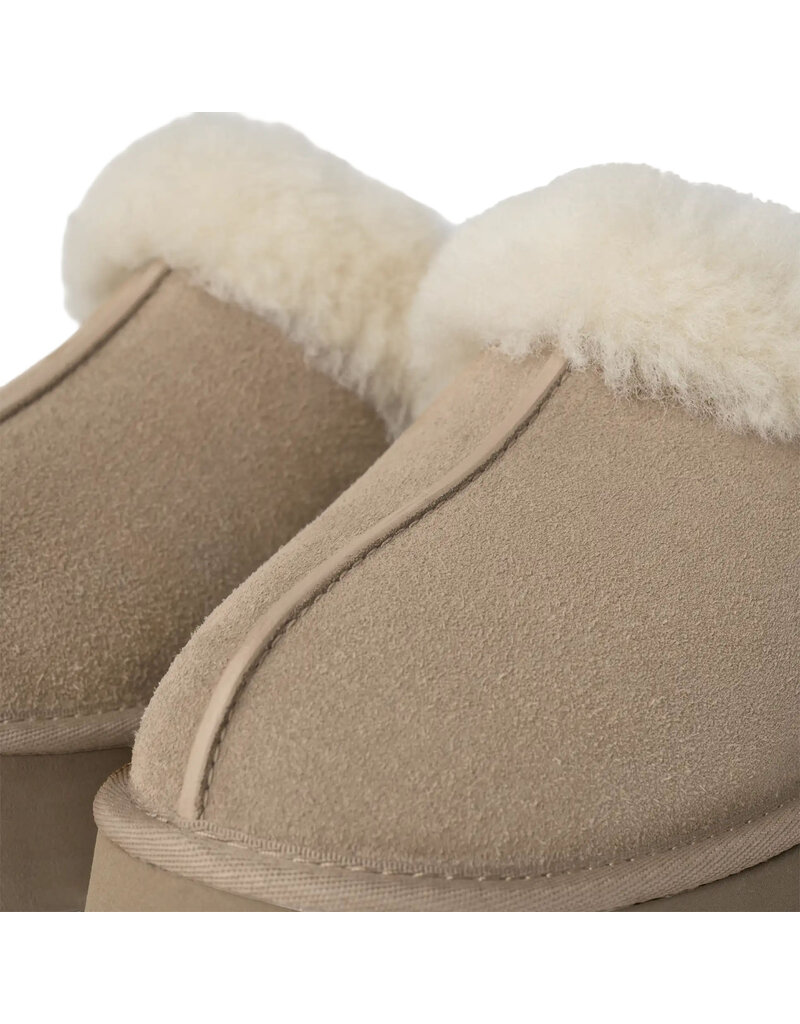 UGG WOMEN'S DISQUETTE SLIPPER-SAND