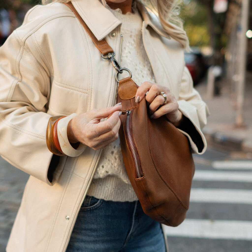 LATICO CALLIE CROSSBODY-COGNAC