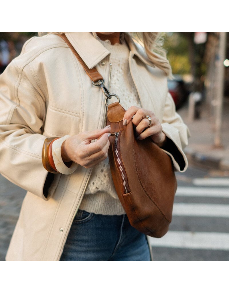 LATICO CALLIE CROSSBODY-COGNAC