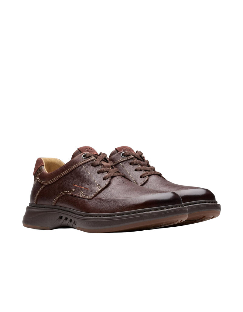 CLARKS MEN'S UN BRILEY LACE-MAHOGANY