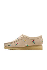 CLARKS WOMEN'S WALLABEE-FLOWERS TAUPE EMBROIDERY