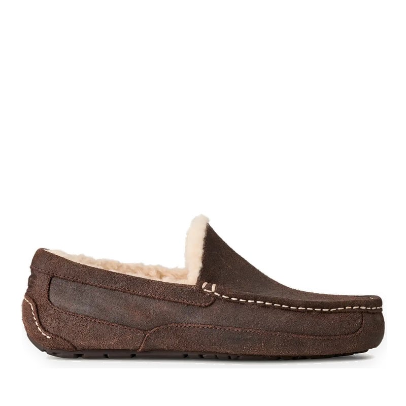 UGG MEN'S ASCOT DISTRESSED LEATHER SLIPPER-DUSTED COCOA