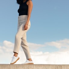 KIZIK WOMEN'S CAMDEN-WHITE/GUM RUBBER | BEND SHOE CO