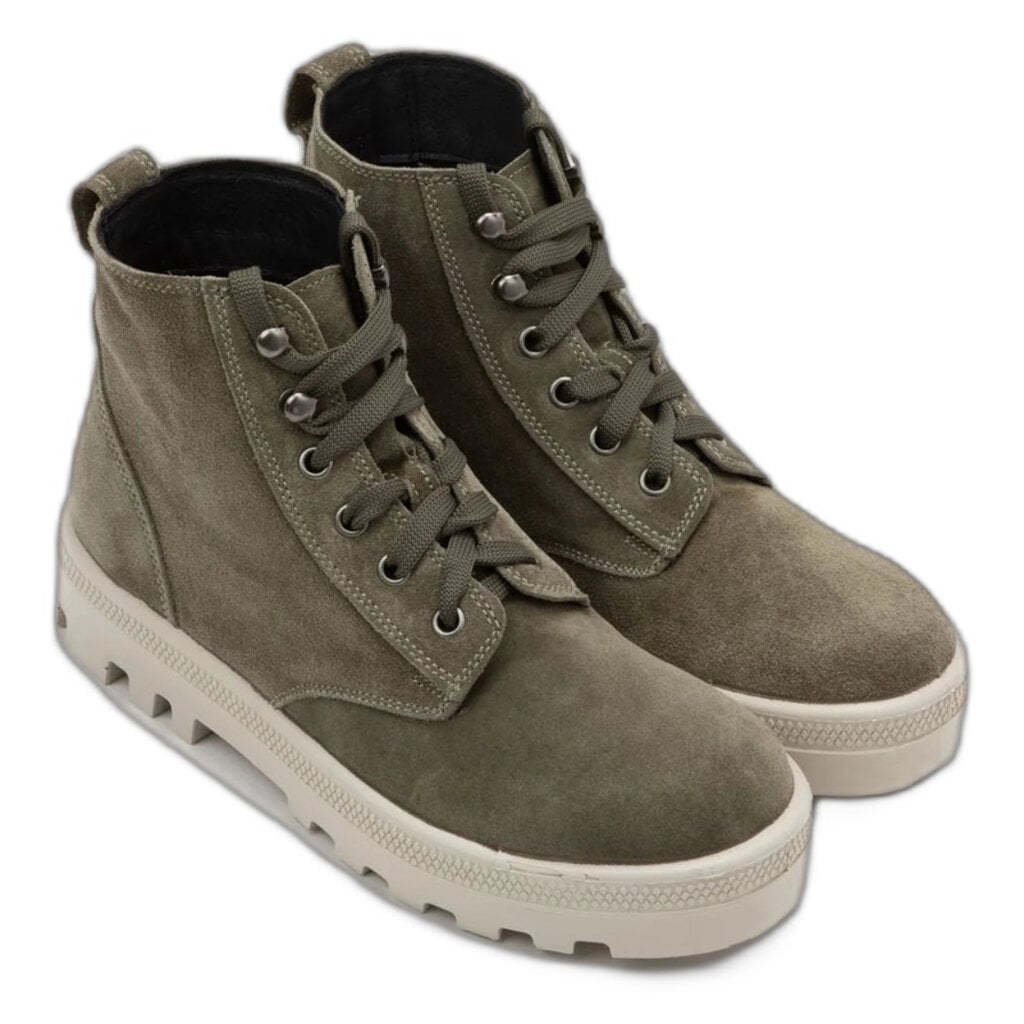 NAOT WOMEN'S CANOE-GREEN | BEND SHOE CO
