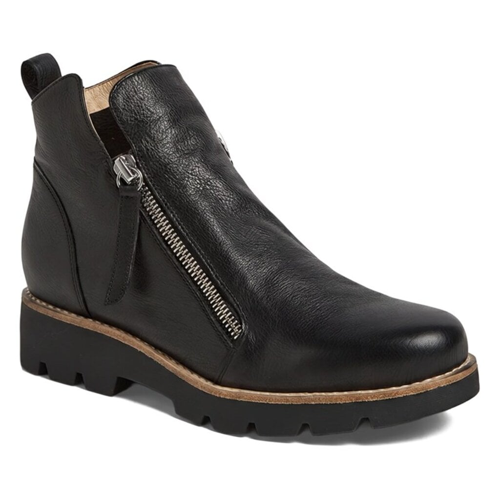 DJANGO & JULIETTE WOMEN'S DOTTIZ-BLACK/BLACK | BEND SHOE CO