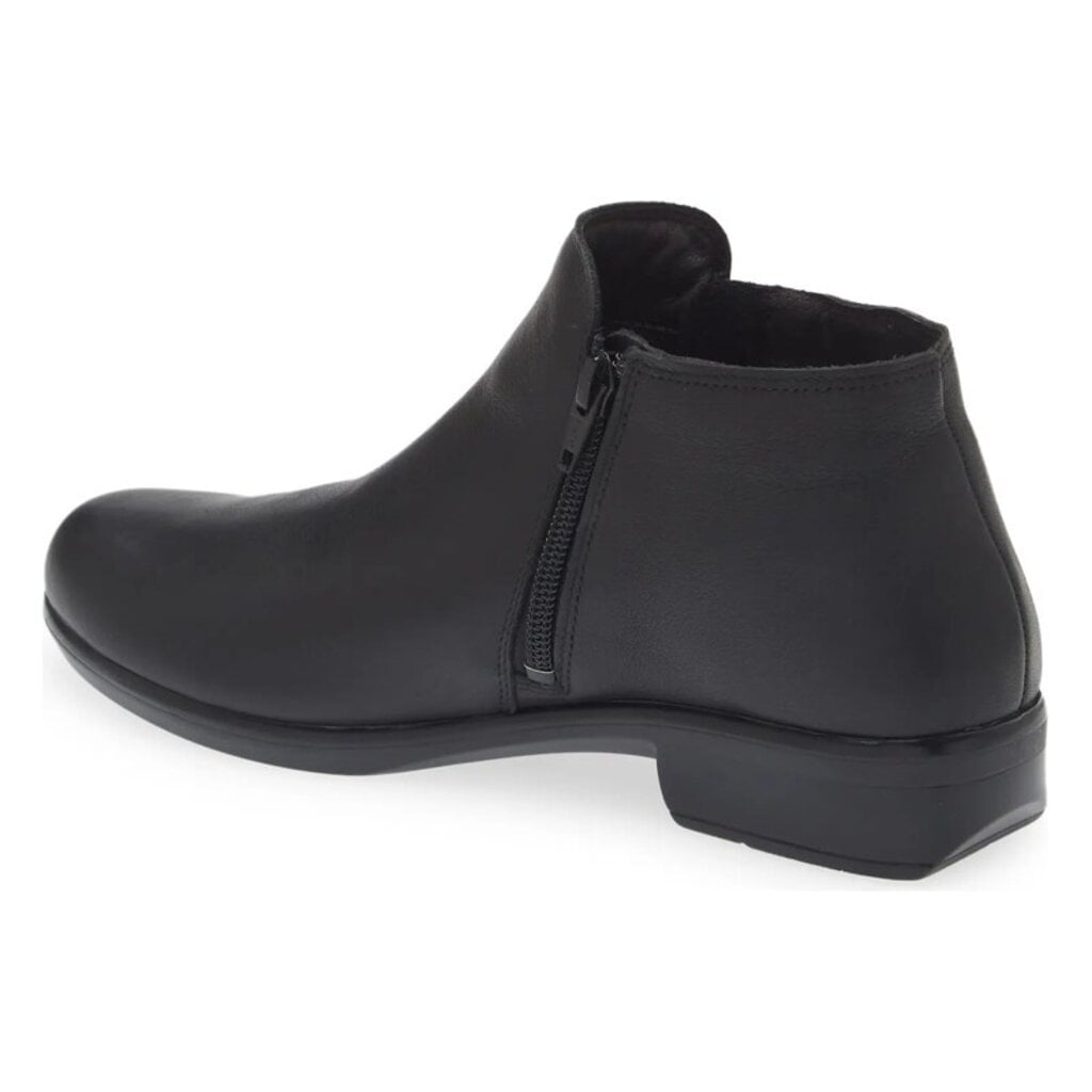 NAOT WOMEN'S HELM LEATHER-BLACK | BEND SHOE CO