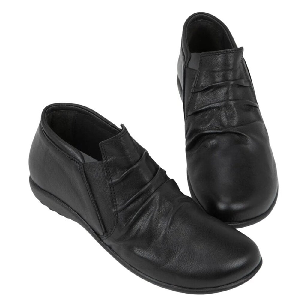 NAOT WOMEN'S TEREHU WATER RESISTANT LEATHER-BLACK | BEND SHOE CO
