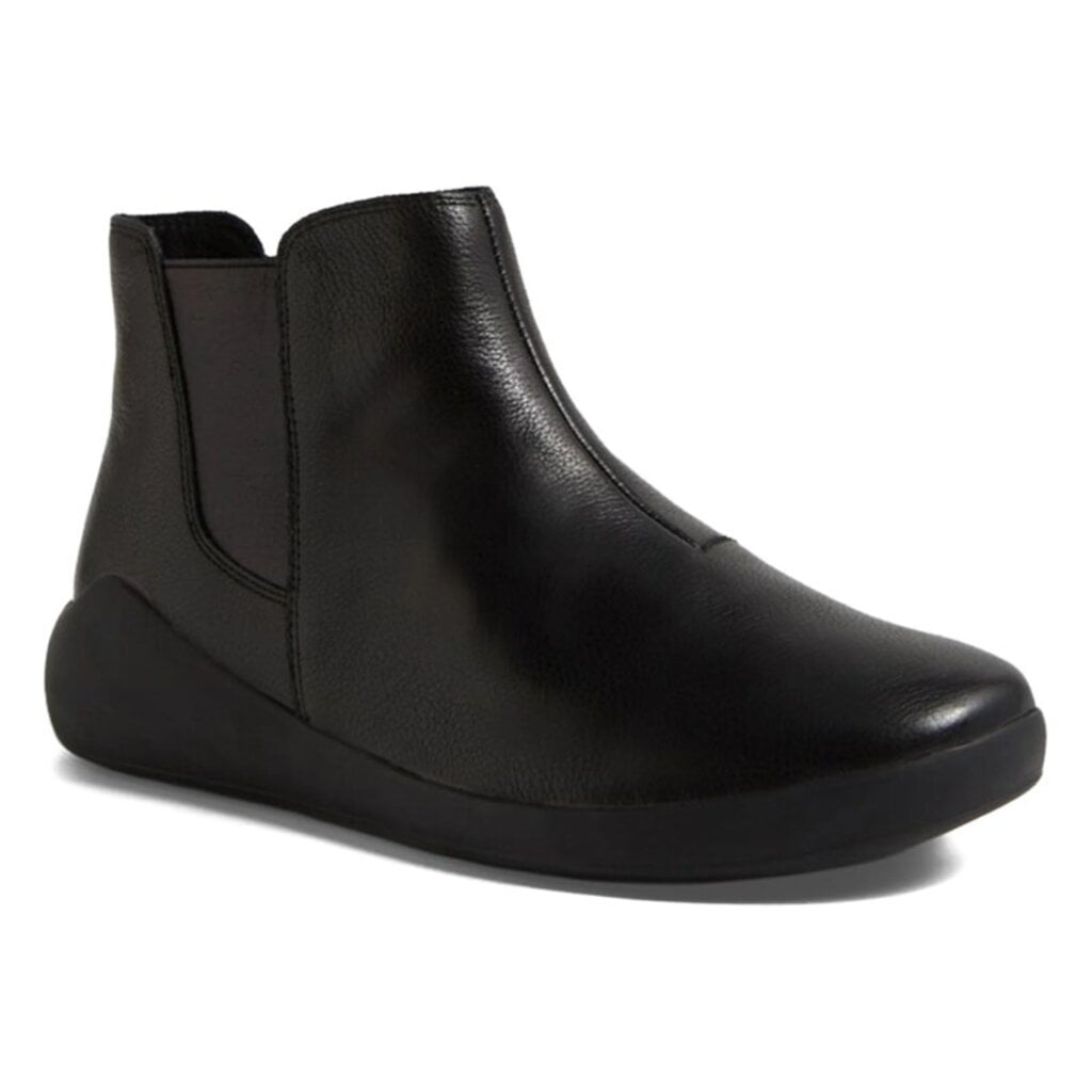 ZIERA WOMEN'S YUMBA-BLACK | BEND SHOE CO