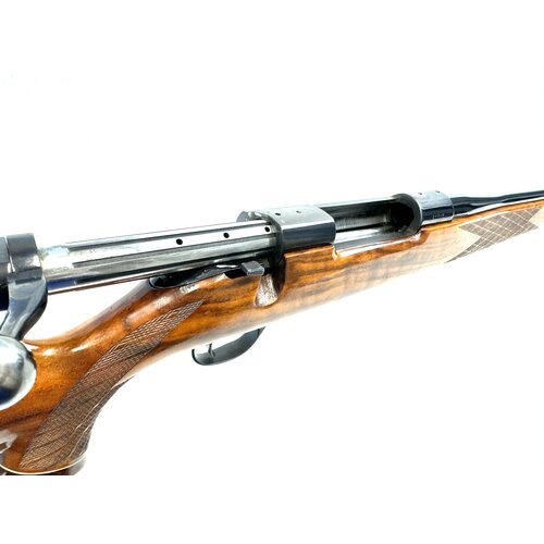 Weatherby MK V Deluxe, 300 Wby Mag, Bolt Action Rifle, Excellent 98%  Condition