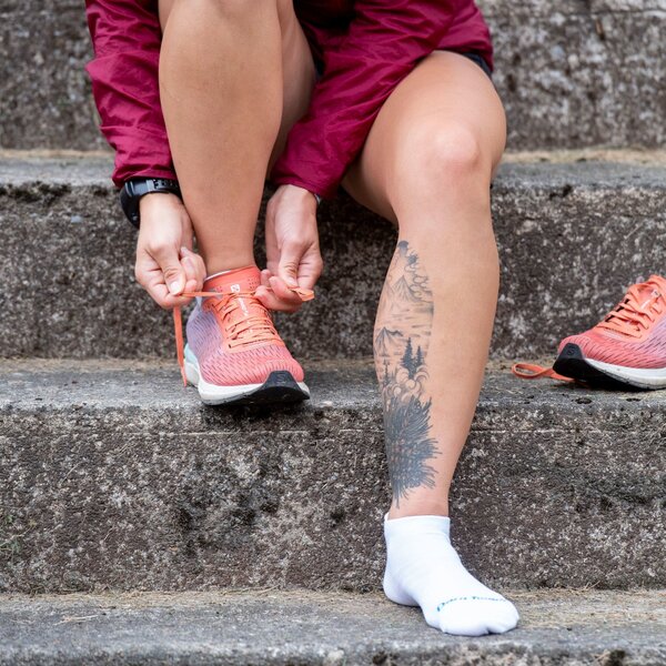 Darn Tough Women's Coolmax Run No Show Tab/Ultralightweight with cushion 1052