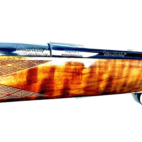 Weatherby MK V Deluxe, 300 Wby Mag, Bolt Action Rifle, Excellent 98% Condition Weatherby MK V Deluxe, 300 Wby Mag, Bolt Action Rifle, Excellent 98% Condition