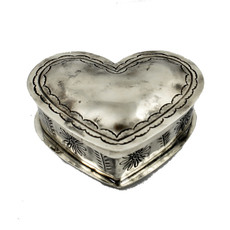 STAMPED SILVER HEART SHAPE BOX