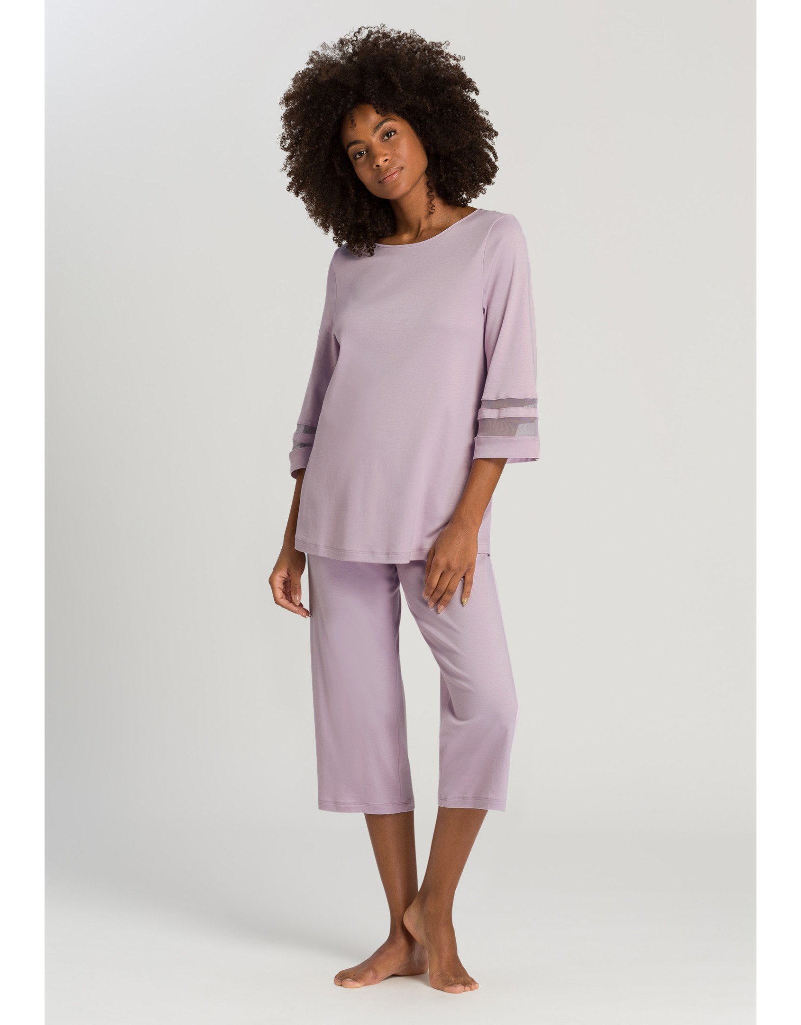 https://cdn.shoplightspeed.com/shops/635977/files/42943369/1600x2048x2/hanro-delia-capri-pyjama.jpg