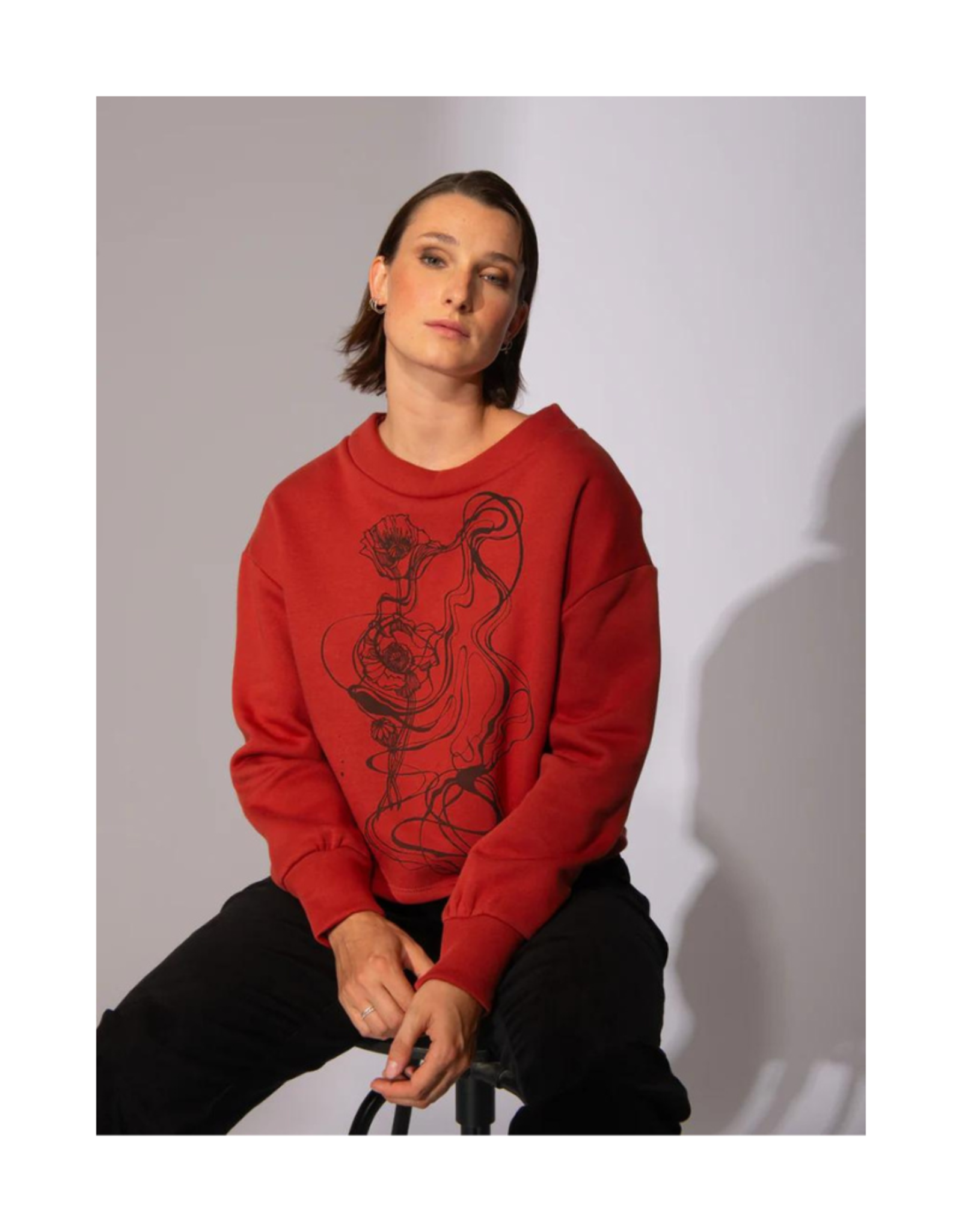 Eve Lavoie Crewneck sérigraphié Street spirit AH2425 Eve Lavoie Terracotta et fleurs