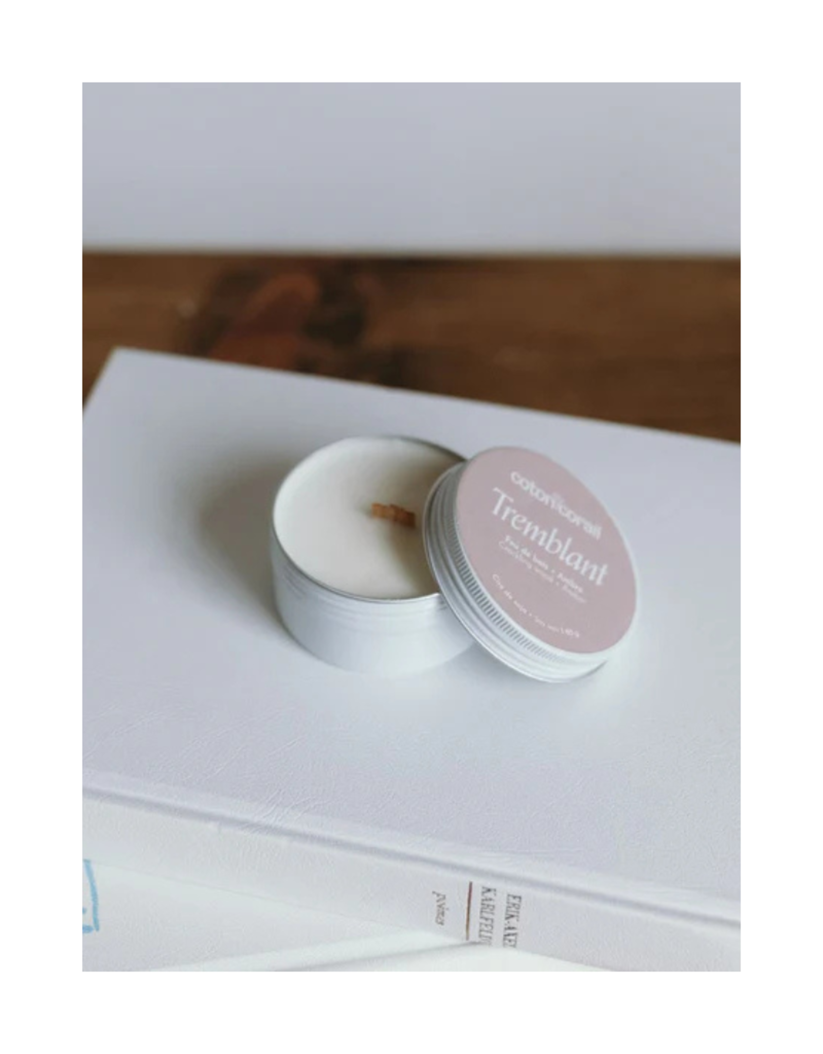 Bougie Format Voyage Coton Corail Tremblant/ Feu de bois + Ambre Les