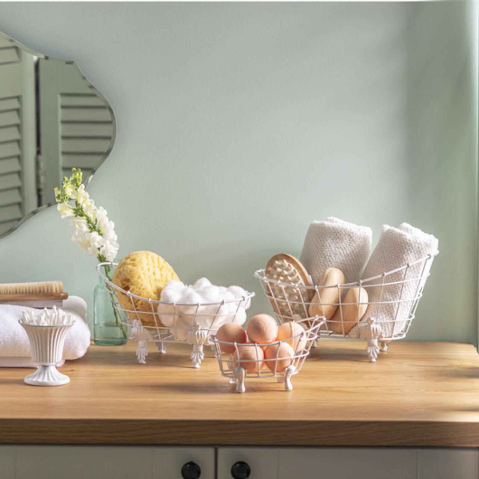 Ganz Enamel White Wire Bathtub  Large CB173379L loading=