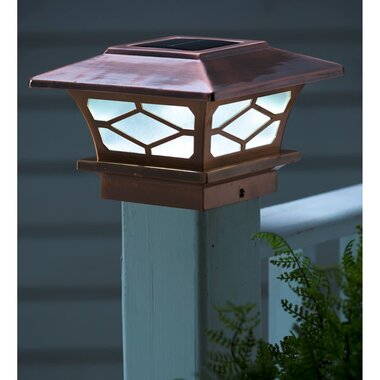 Evergreen Enterprises Classic Solar Post Cap Light    2PHL101