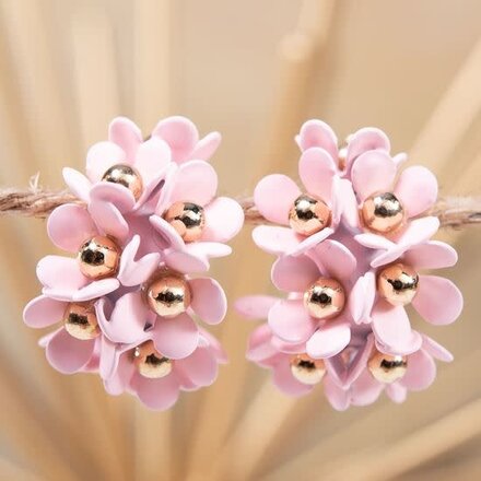 Amanda Blu Blu Botanicals Cluster Flower Ear Hugger Earring