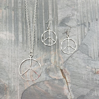 Anju Pendant Necklace Peace Sign  N475LS