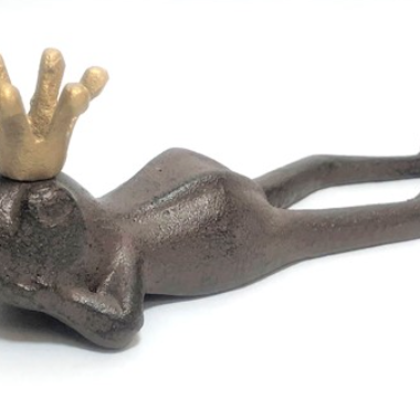 Trade Cie 9x2.5x2" Cast Iron Lounging Frog King   HD5211