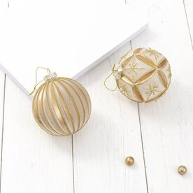 Trade Cie 4" Round Molded Glass Ornament    CM5543A