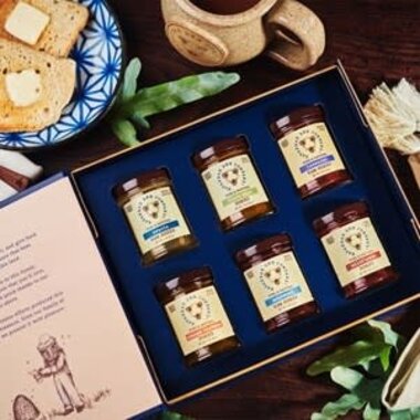 Savanna Bee Honey Book - 6, 3oz Artsinal Honeys   HBOOK6-ALT5