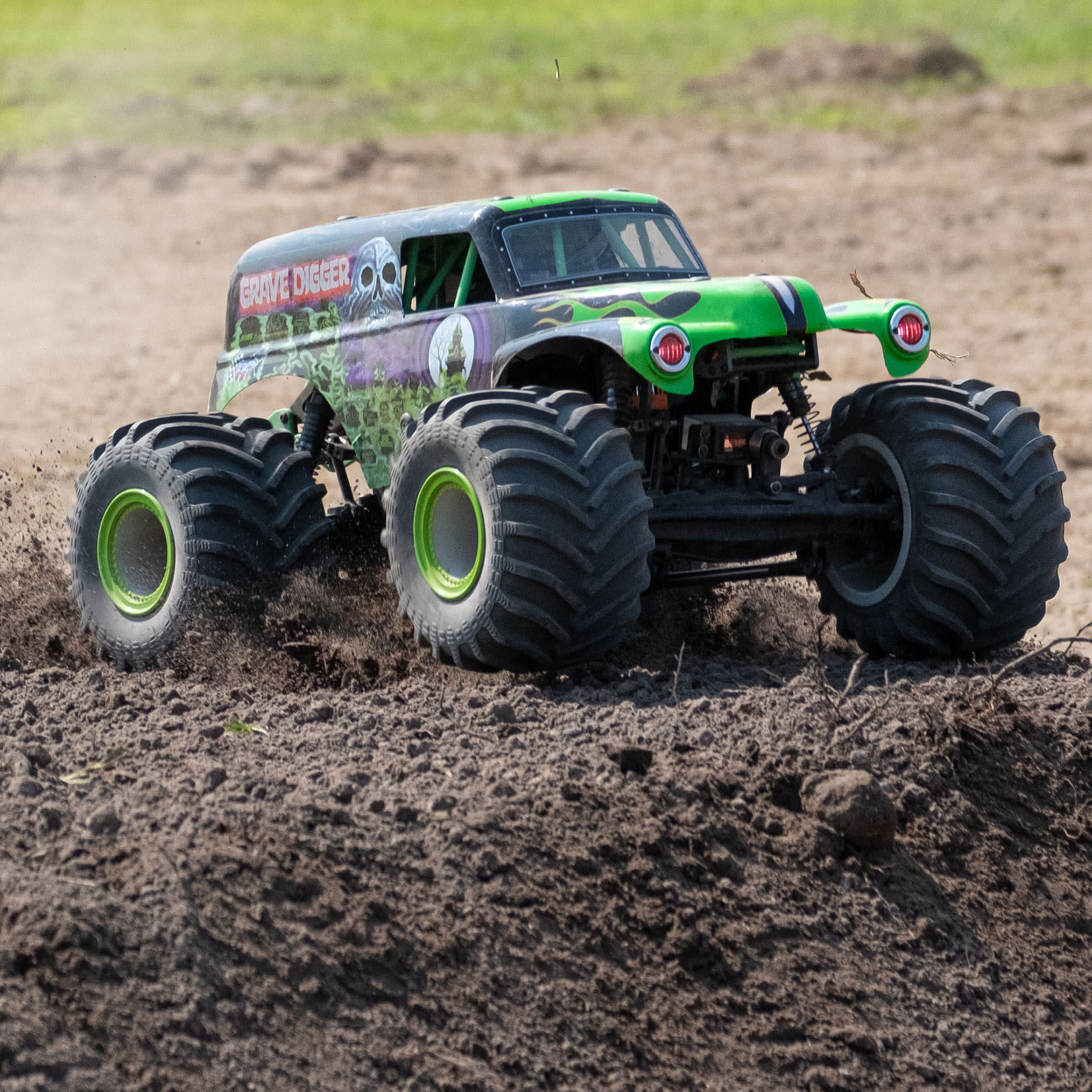 Team Losi LMT: 4wd Solid Axle Monster Truck, Grave Digger: RTR