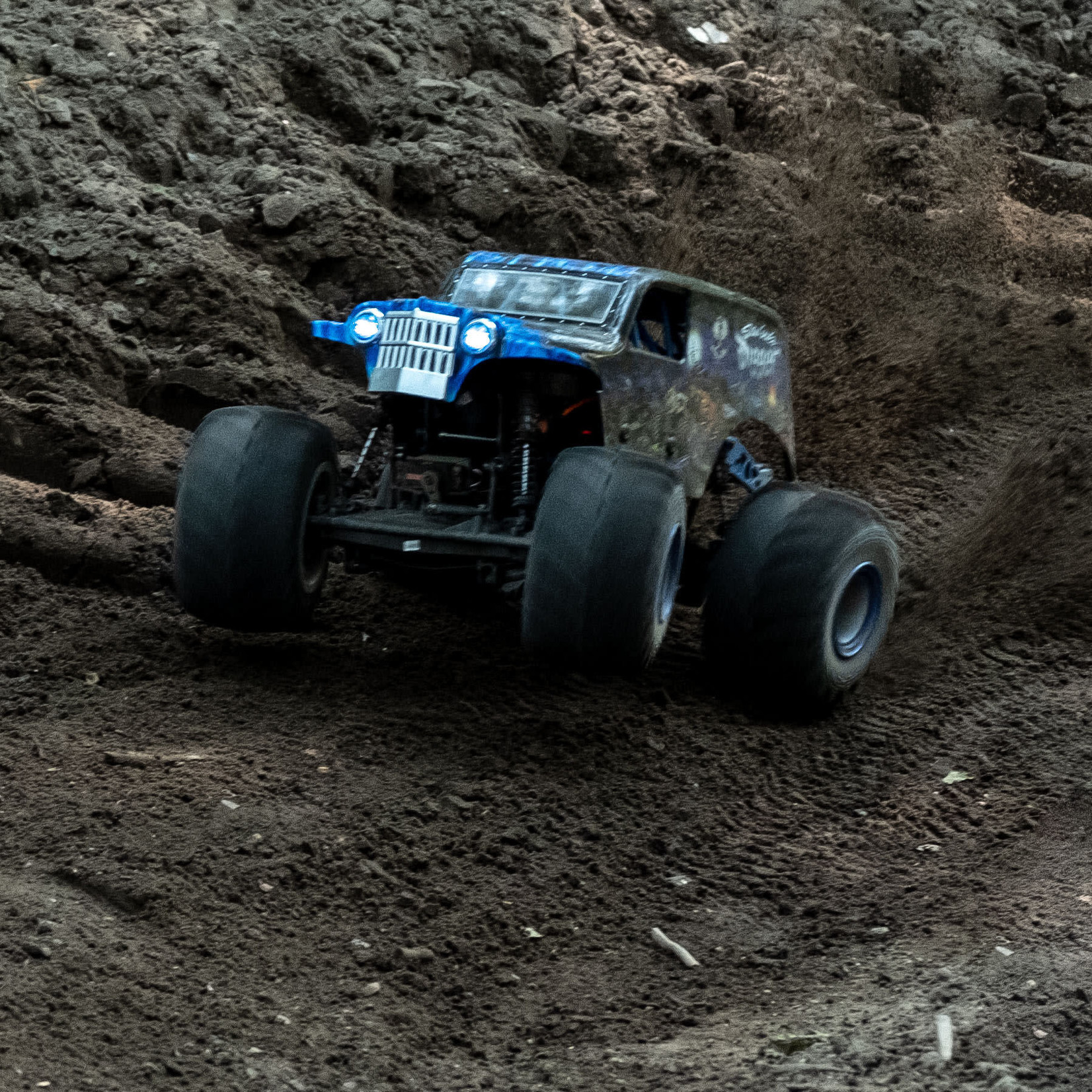 Team Losi LMT: 4wd Solid Axle Monster Truck, SonUvaDigger: RTR